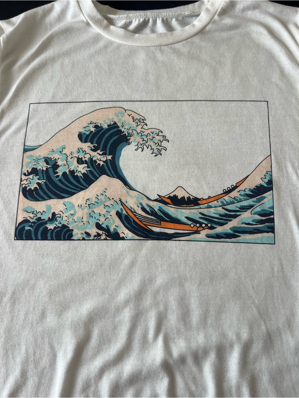 White Graphic Tee with Wave Illustration Size S from SHEIN - Picture 2 of 9